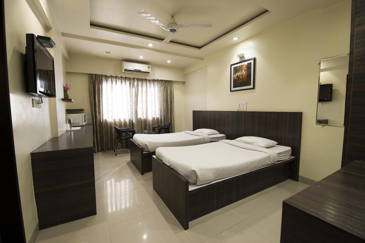 Hotel Suresh Inn Pune Bagian luar foto