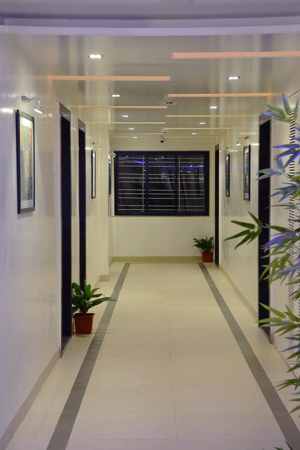 Hotel Suresh Inn Pune Bagian luar foto