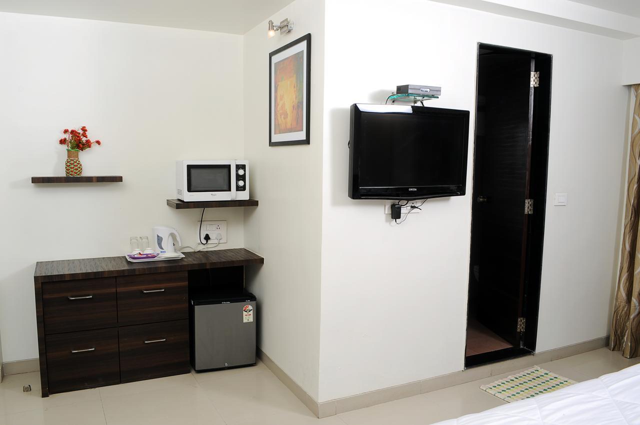 Hotel Suresh Inn Pune Bagian luar foto